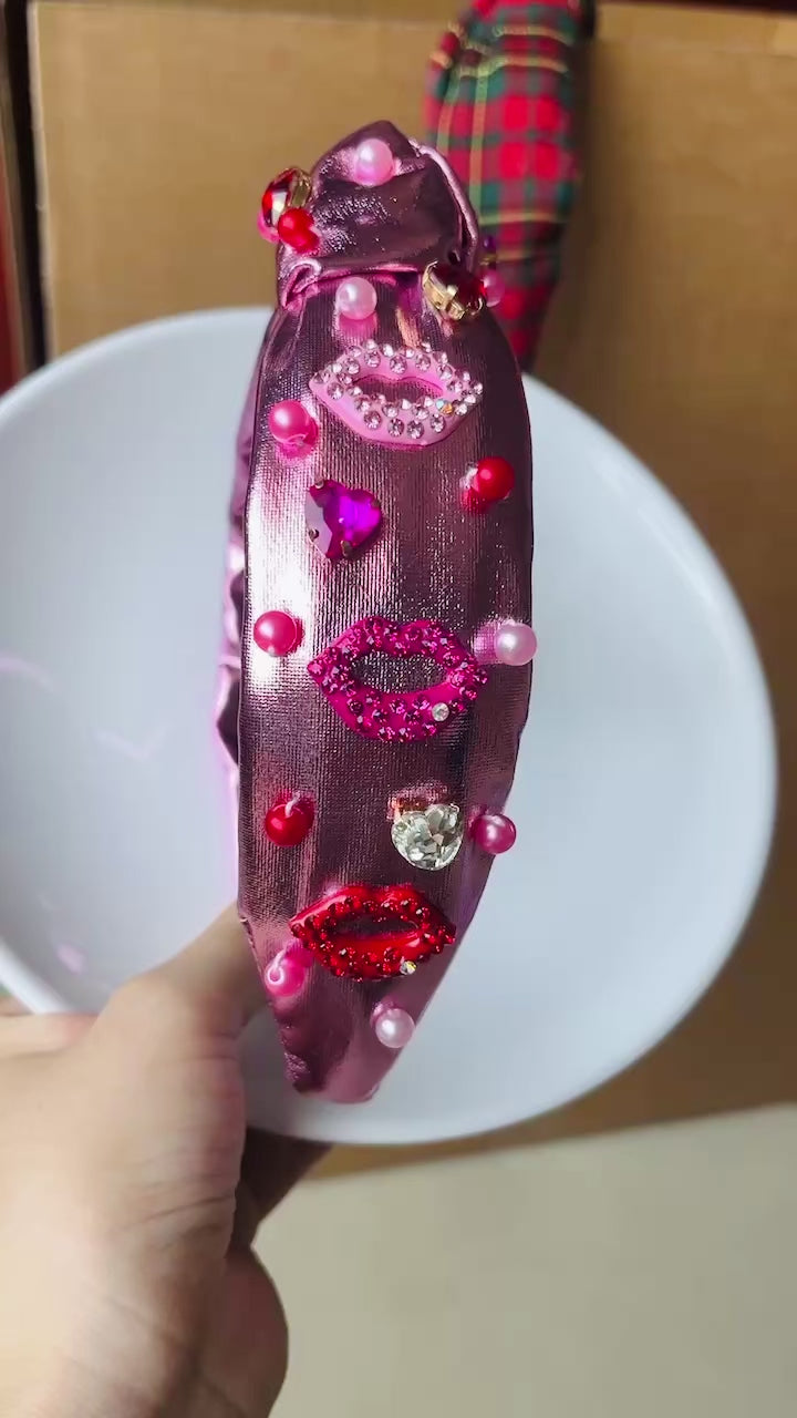 Load and play video in Gallery viewer, Lips Charm Knot Headband
